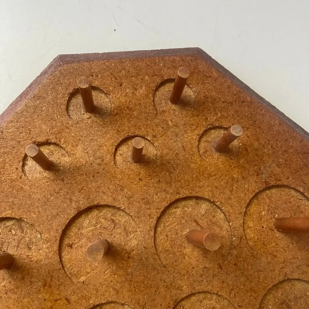 VTG Wooden Sewing Thread Bobbin Rack Spool Holder Wall Mount 25 Peg Storage 1979